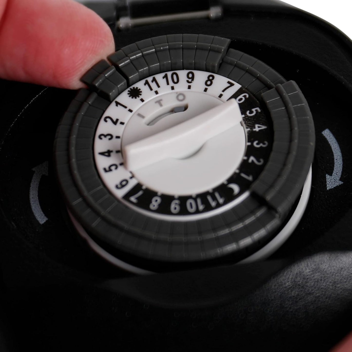 Intermatic HB35K 24 Hour 10-Amp Outdoor Timer for Decorations and Lights, Weatherproof