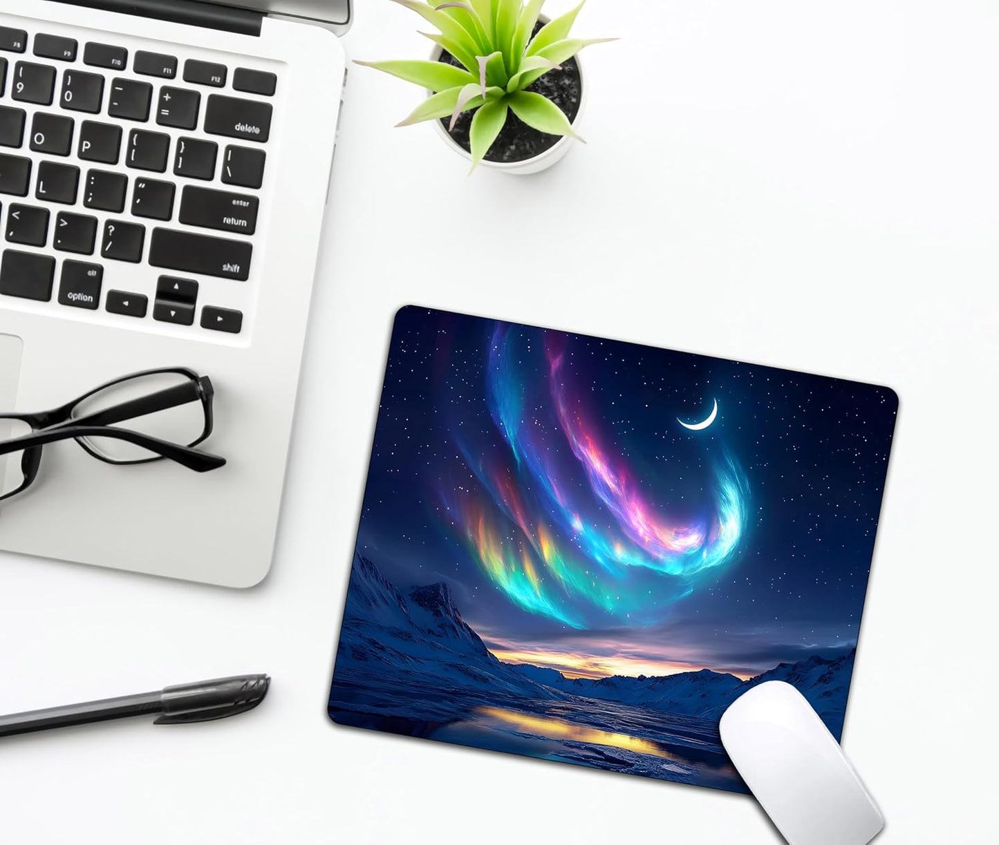 Night Sky Aurora Mountains Mouse Pads for Desk, Portable Wireless Computer Mouse pad Small Design with Women, Non-Slip Rubber Base Laptop Mousepad 9.5" x 7.9" Smooth Surface for Office & Travel