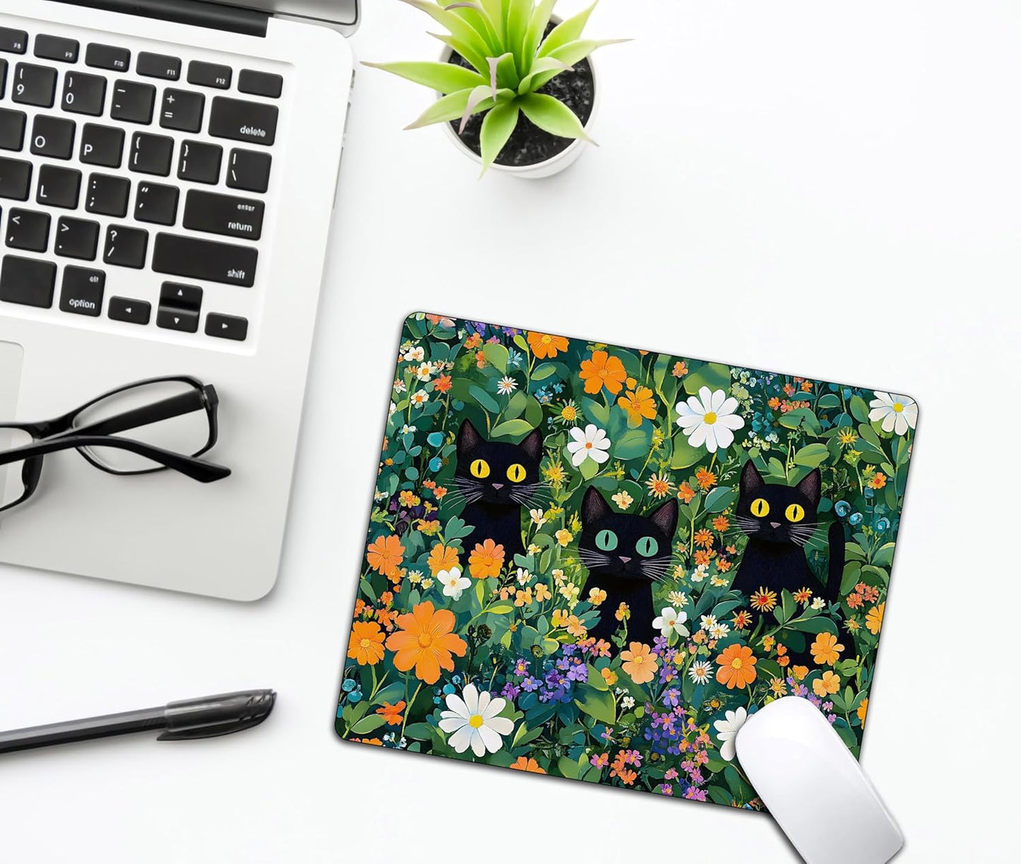 Cute Flowers Black Cats Mouse Pads for Desk, Portable Wireless Computer Mouse pad Small Design with Women, Non-Slip Rubber Base Laptop Mousepad 9.5" x 7.9" Smooth Surface for Office & Travel