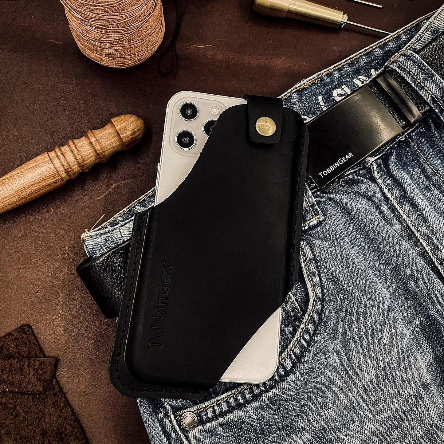 TobbinGear Leather Cell Phone Holster with Belt Clip, Universal Phone Holster for Men Belt Holder, Leather Case for iPhone, Samsung Galaxy Phones, Black, Large